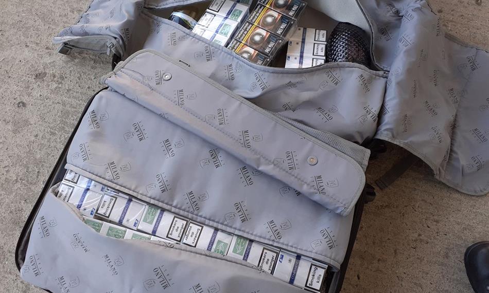 2021-2-17-929027963r21_příloha_03_fotodokumentace neznačených cigaret a vozidla.jpg